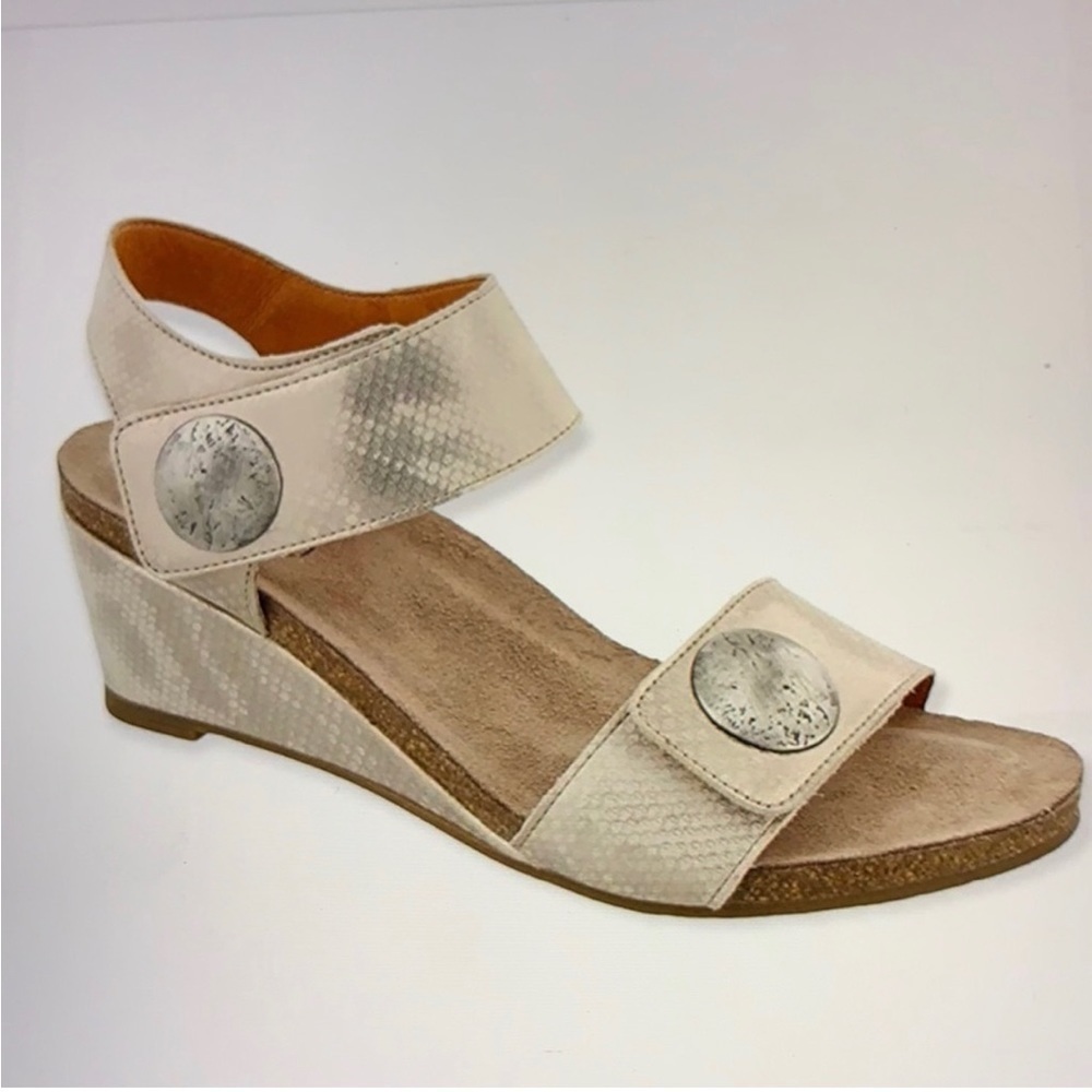 Taos Carousel 2 Metallic Wedge Sandals